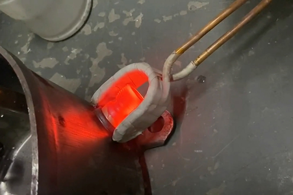 手持式高頻焊機，高頻加熱機它不單可以焊接銅管，還可以做熱處理
