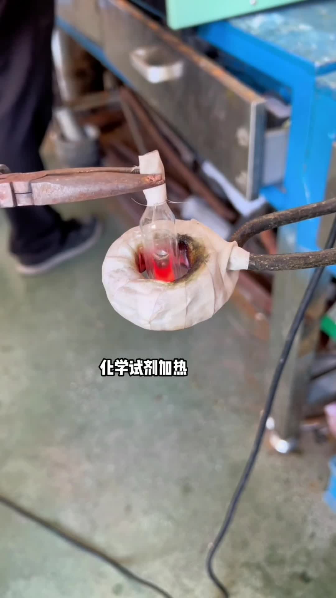 漆包線脫漆熱處理使用的高頻哔咔漫画APP官网进入加熱設備是一種高效、環保的脫漆解決方案(圖3)