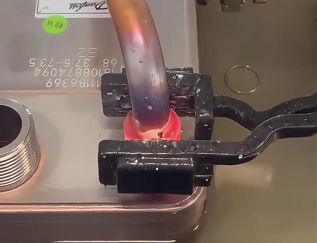 手持式高頻焊機，它在散熱器銅鋁焊接領域表現出色