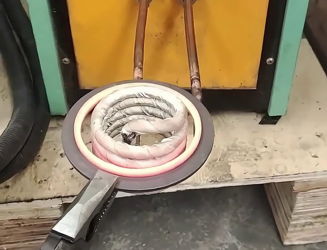 內孔加熱，就用高頻加熱機，因為它隻要220V電壓