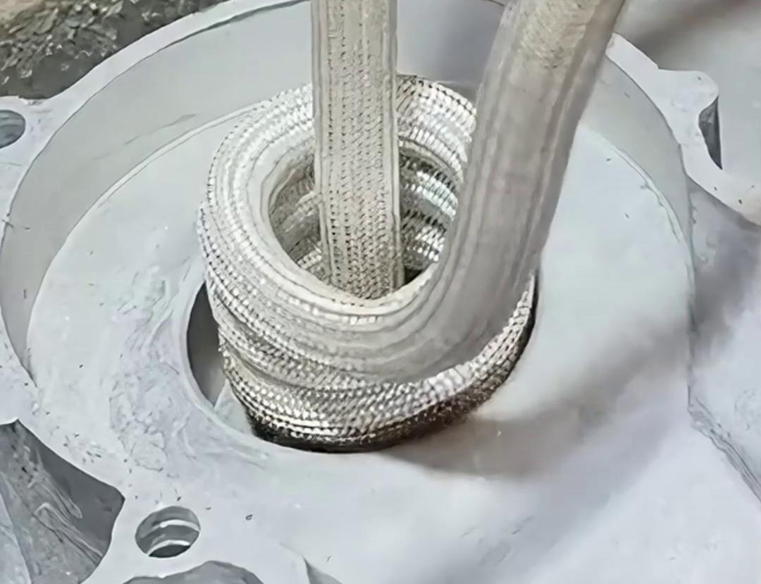 鋁殼外殼內孔類的加熱設備，而高頻加熱機無疑是一個值得考慮的選擇