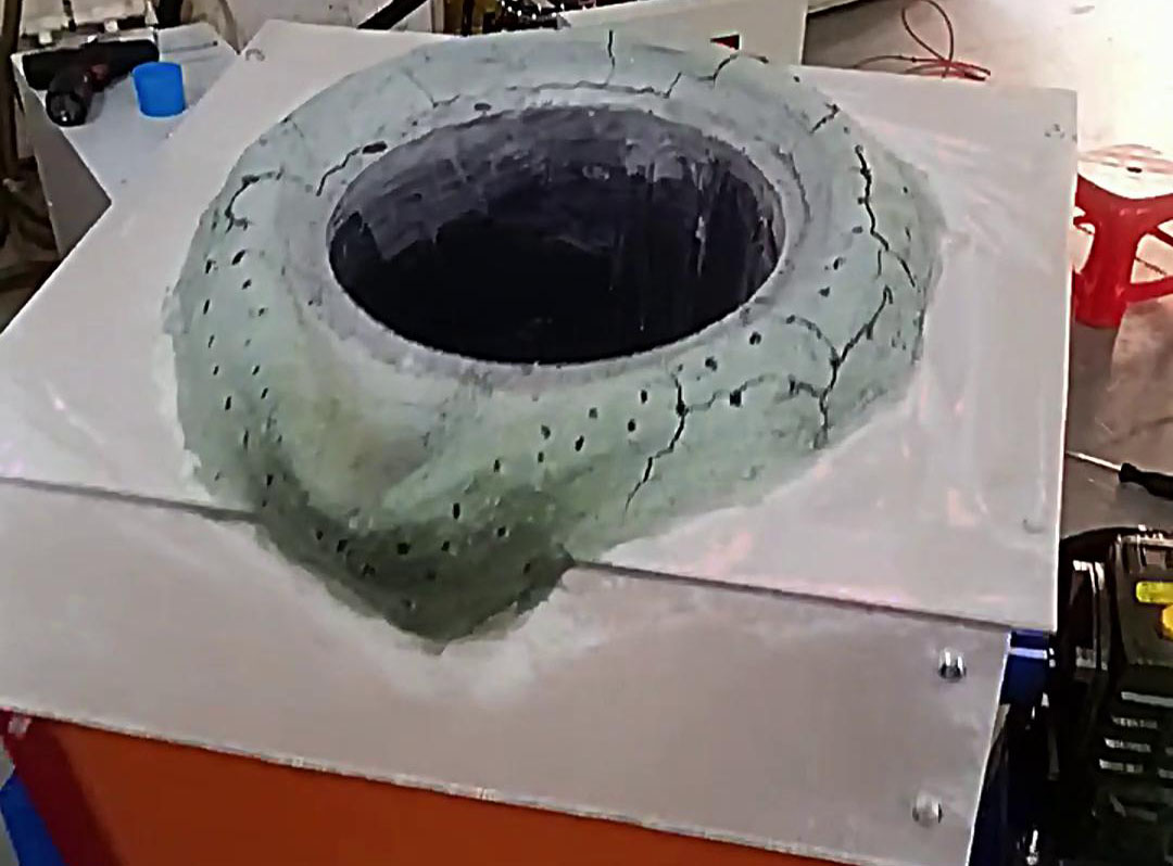 傾倒式熔煉爐：多金屬熔煉的靈活設備解析