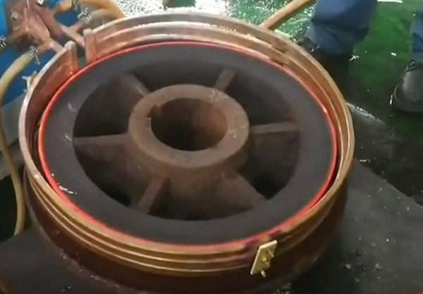 淬火機淬火時無需人工操作，淬火一鍵完成，節約人力成本。